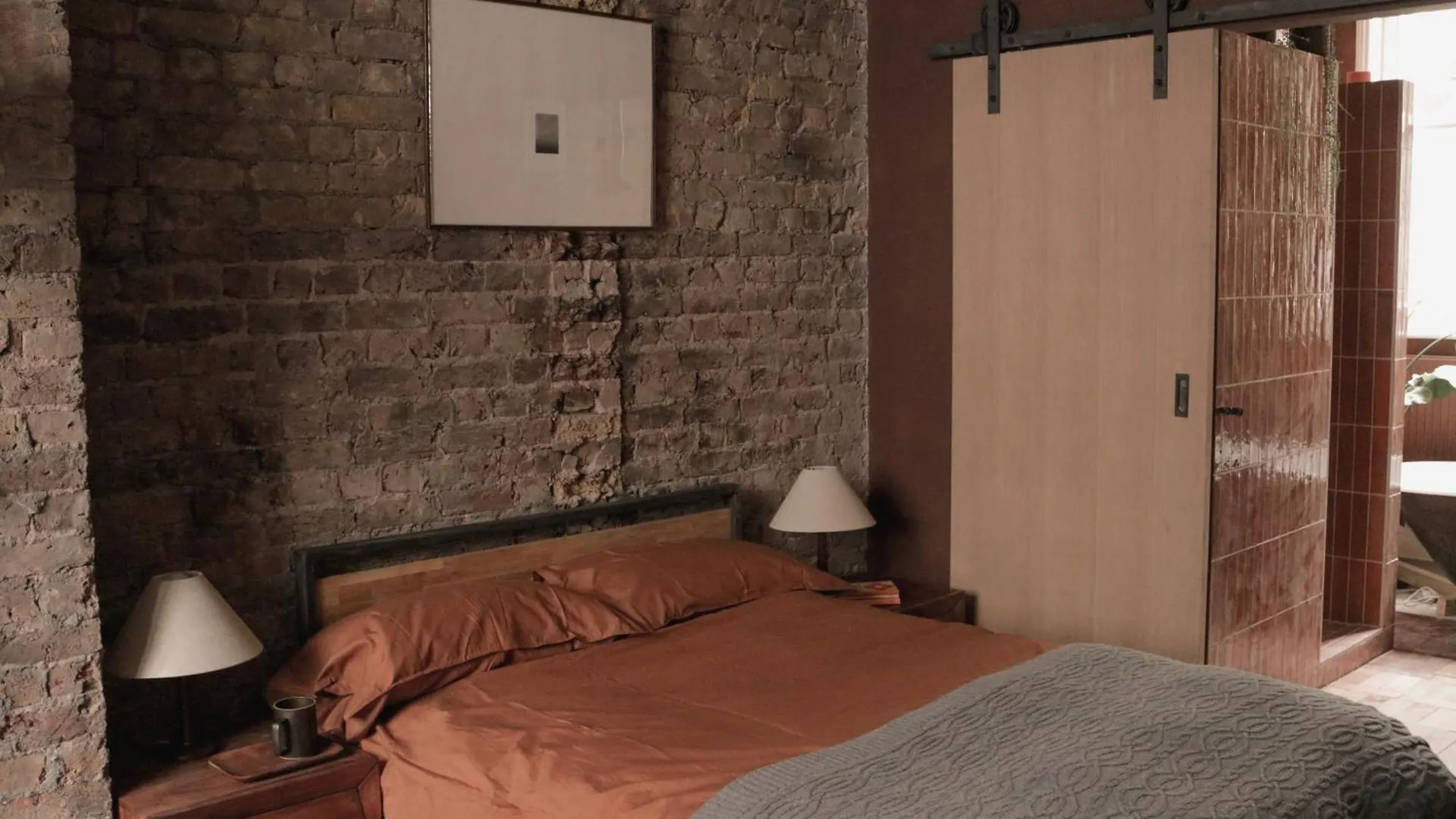 Mid-Century Studio Londra 0*,  Regno Unito